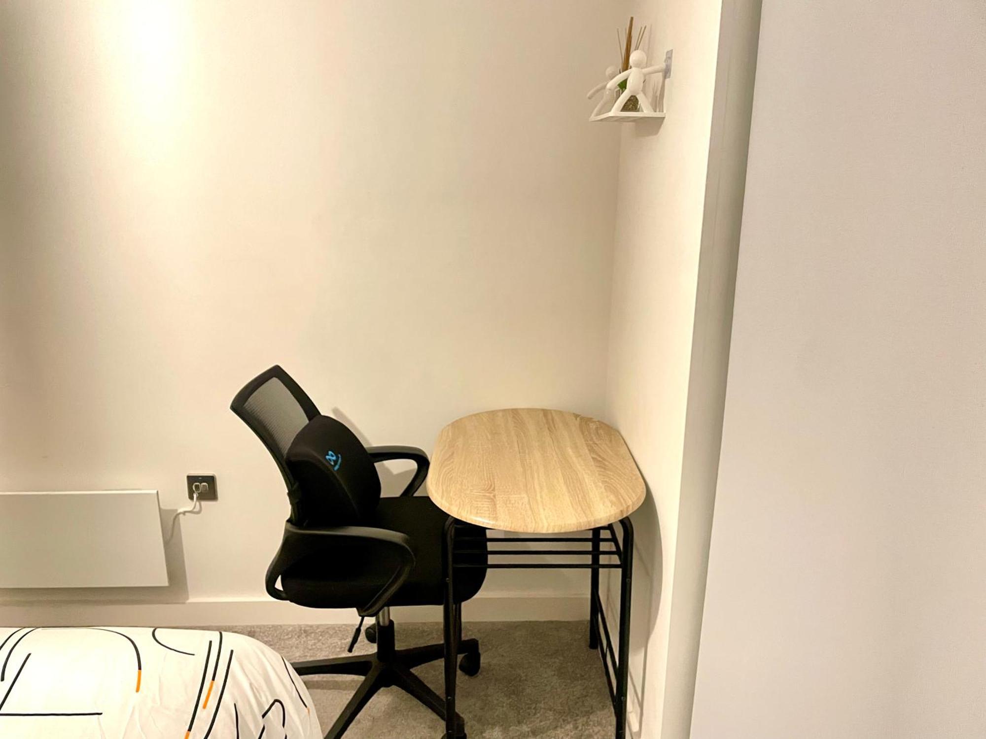 Relaxing 1-Bed Flat In Salford With Street Parking Apartment แมนเชสเตอร์ ภายนอก รูปภาพ