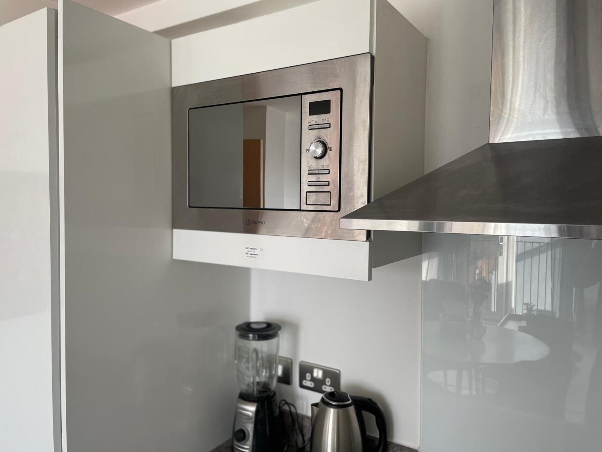 Relaxing 1-Bed Flat In Salford With Street Parking Apartment แมนเชสเตอร์ ภายนอก รูปภาพ