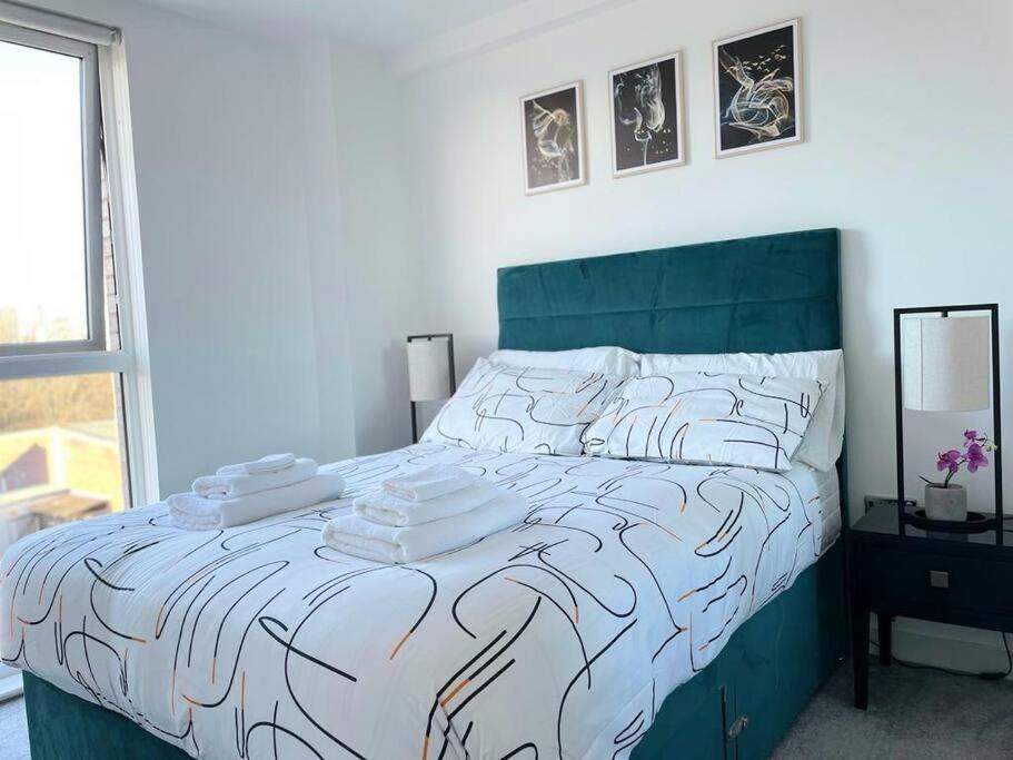 Relaxing 1-Bed Flat In Salford With Street Parking Apartment แมนเชสเตอร์ ภายนอก รูปภาพ