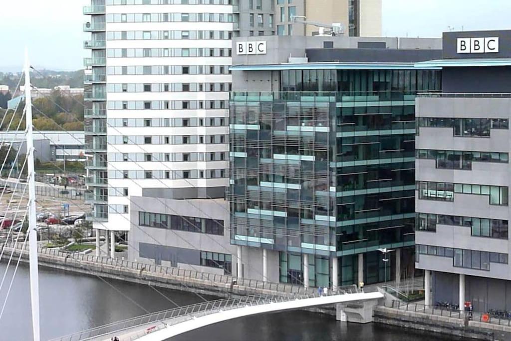 Relaxing 1-Bed Flat In Salford With Street Parking Apartment แมนเชสเตอร์ ภายนอก รูปภาพ