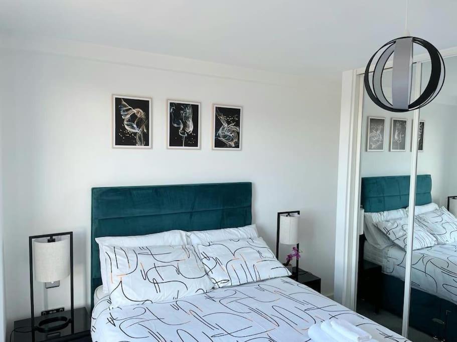 Relaxing 1-Bed Flat In Salford With Street Parking Apartment แมนเชสเตอร์ ภายนอก รูปภาพ